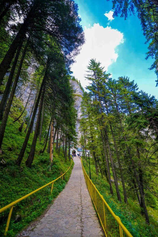 Casa lui Dumnezeu din arcada muntelui 127114