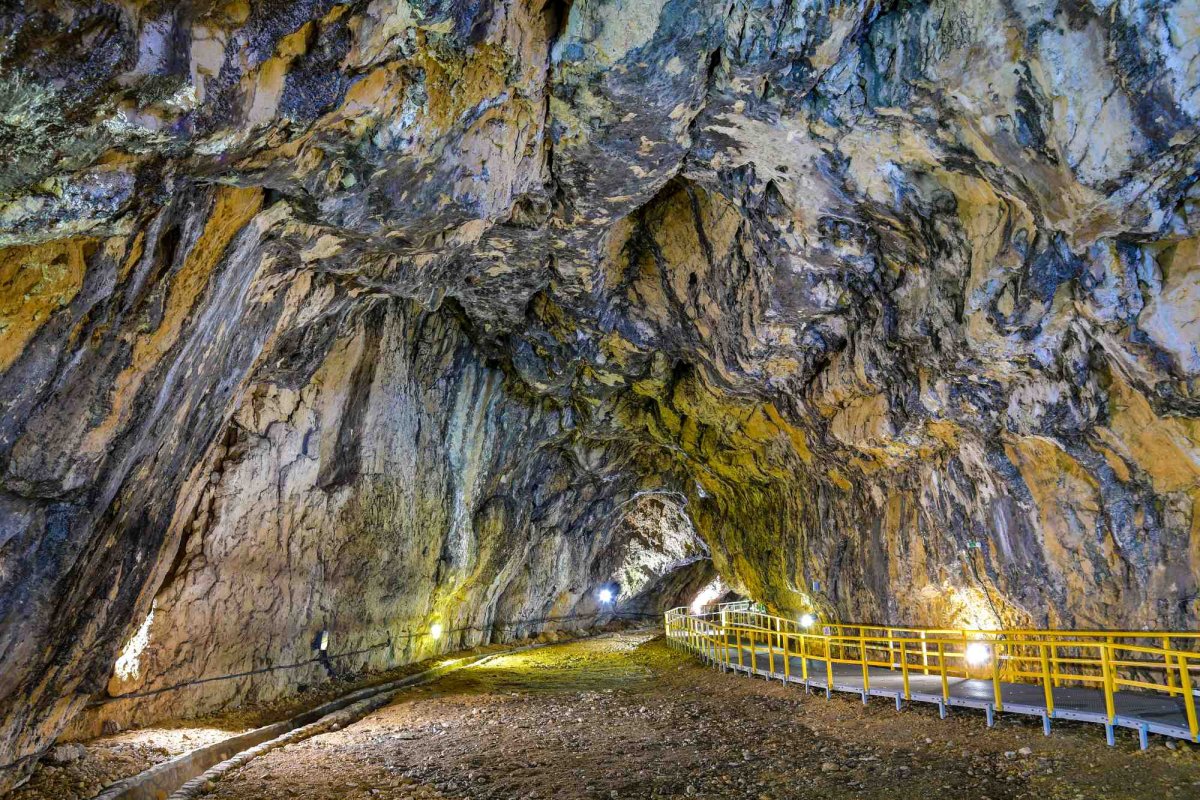 Casa lui Dumnezeu din arcada muntelui 127124