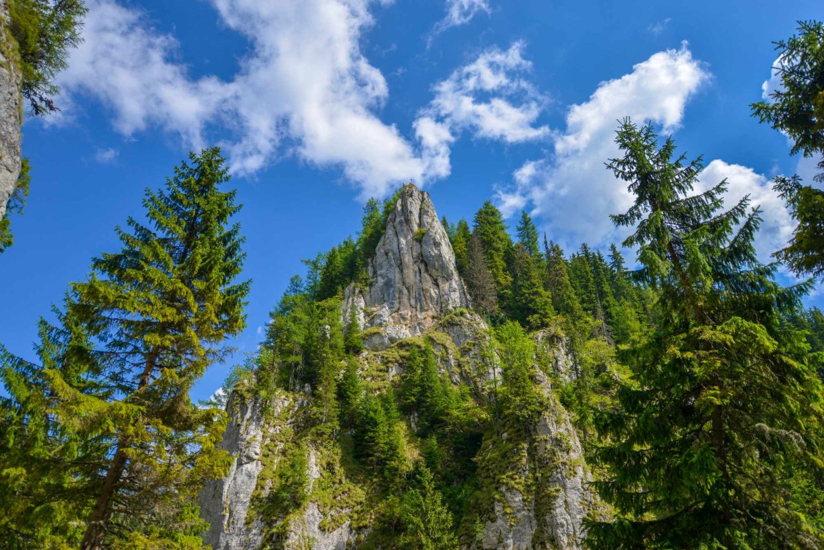 Casa lui Dumnezeu din arcada muntelui 127125