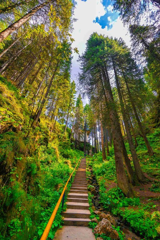 Casa lui Dumnezeu din arcada muntelui 127128