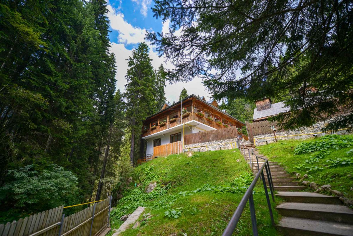 Casa lui Dumnezeu din arcada muntelui 127129