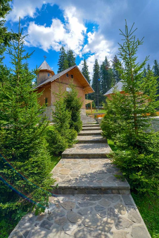 Casa lui Dumnezeu din arcada muntelui 127133