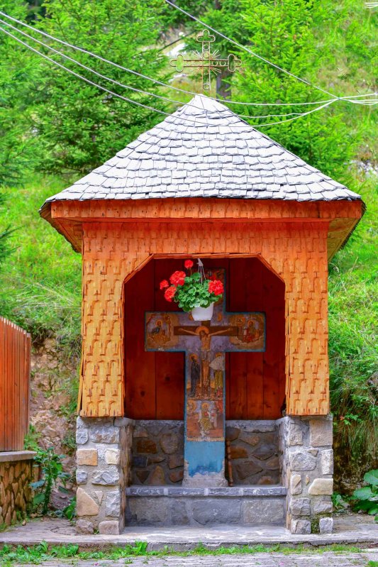 Casa lui Dumnezeu din arcada muntelui 127136