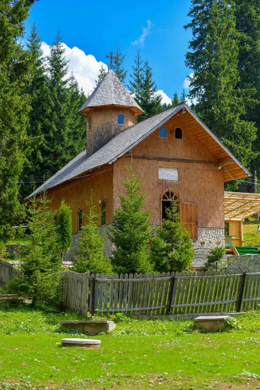 Casa lui Dumnezeu din arcada muntelui 127138