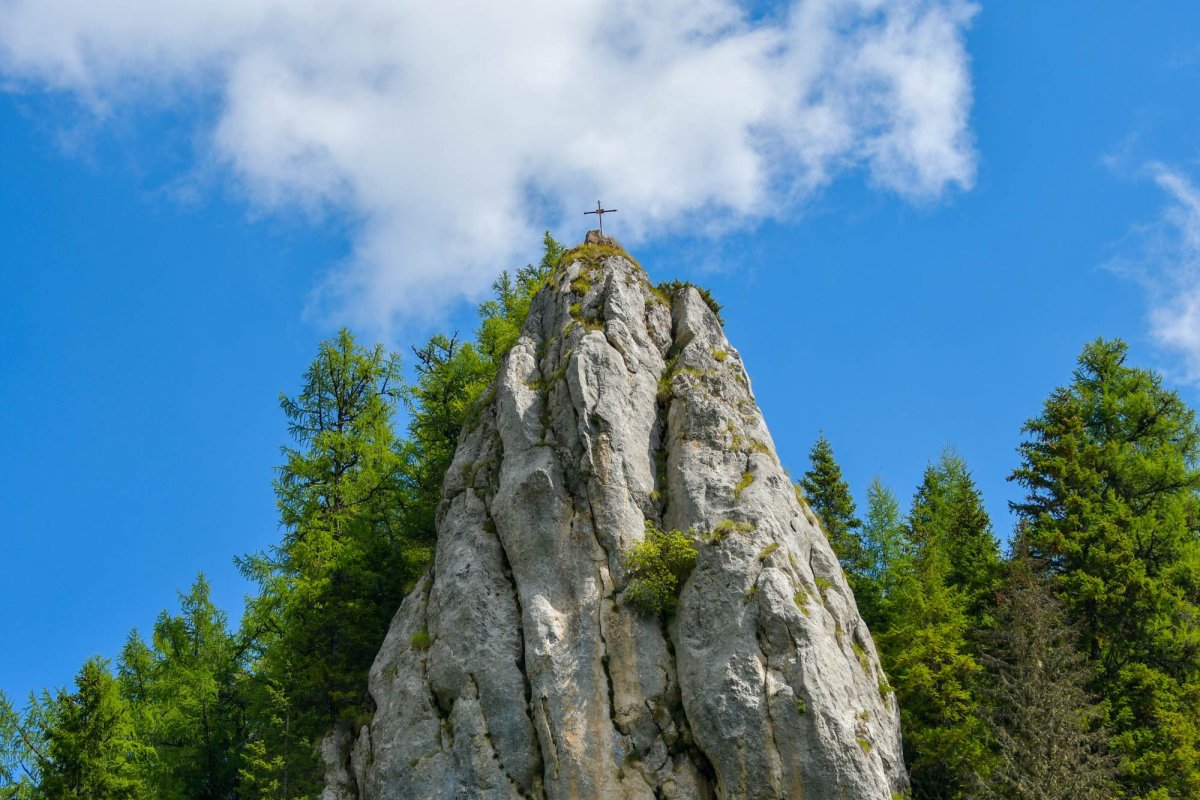 Casa lui Dumnezeu din arcada muntelui 127139