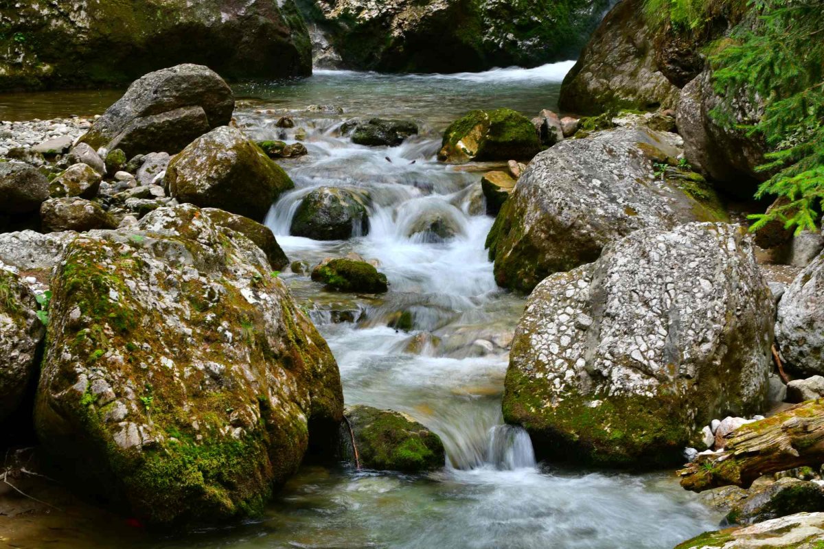 Casa lui Dumnezeu din arcada muntelui 127145