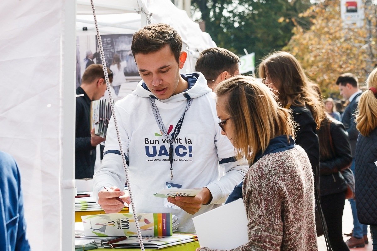 Evenimente dedicate bobocilor la UAIC 127244