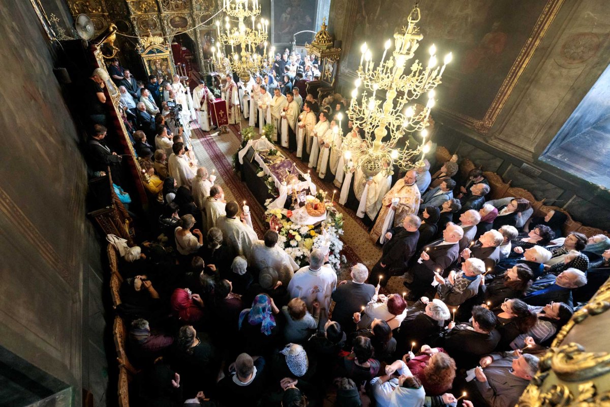 Părintele profesor Florin Bucescu a fost înmormântat 127289
