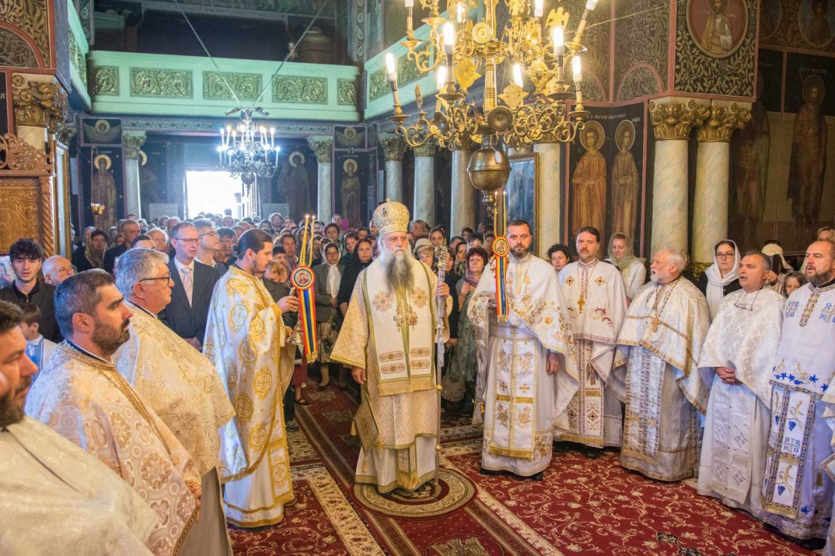 Sfinte Liturghii arhiereşti pentru credincioşii olteni 127249