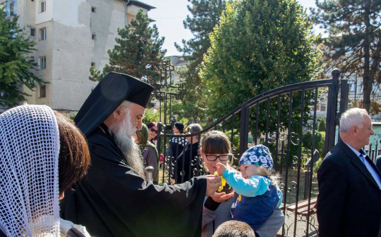Sfinte Liturghii arhiereşti pentru credincioşii olteni 127251