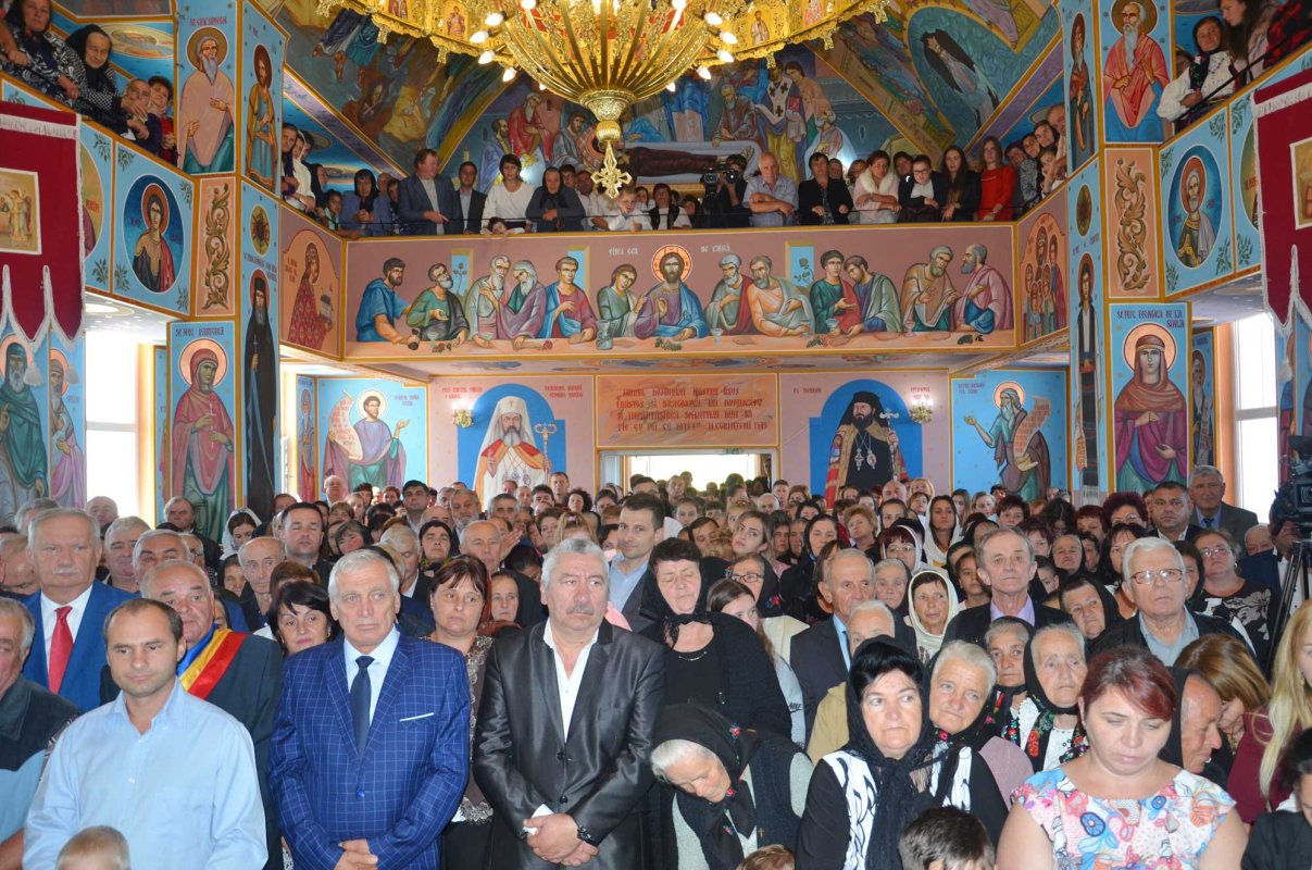 Slujiri arhiereşti în Duminica a 18-a după Rusalii 127265