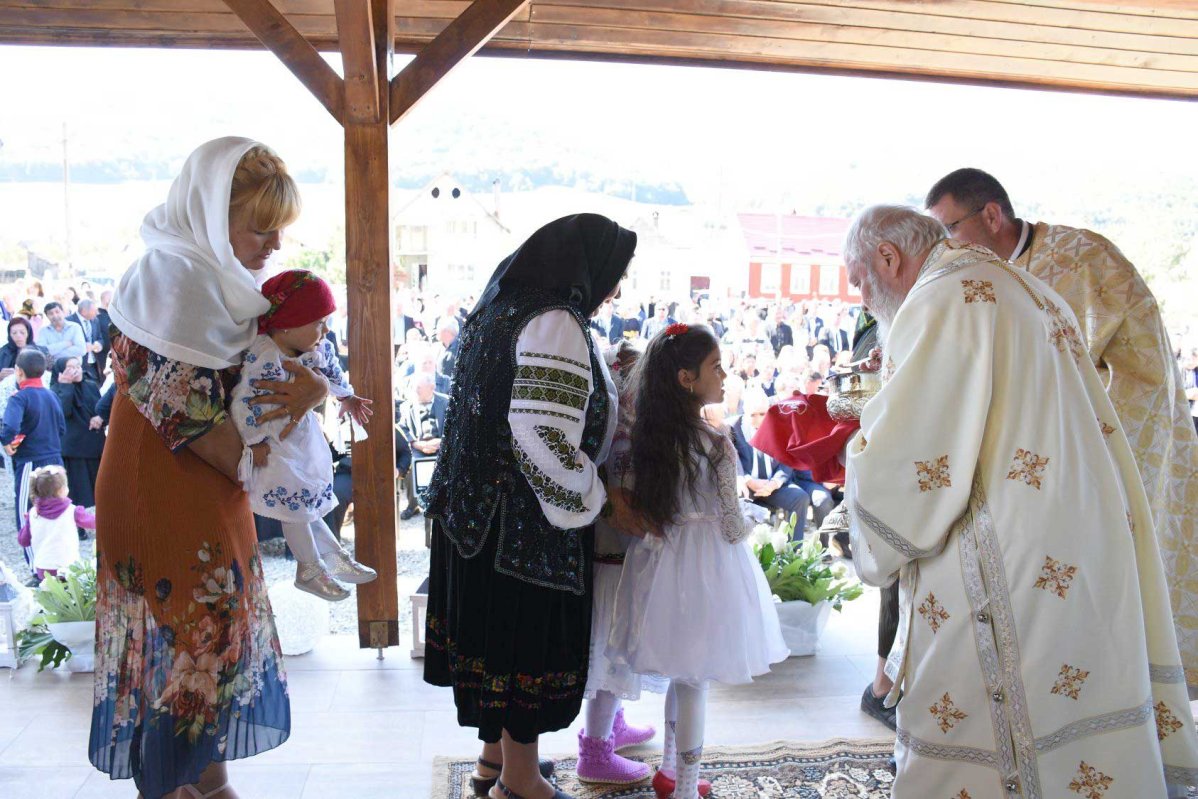 Slujiri arhiereşti în Duminica a 18-a după Rusalii 127274