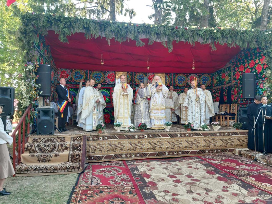 Biserica din Muncelul de Sus - Mogoşeşti Siret a fost resfinţită 127341