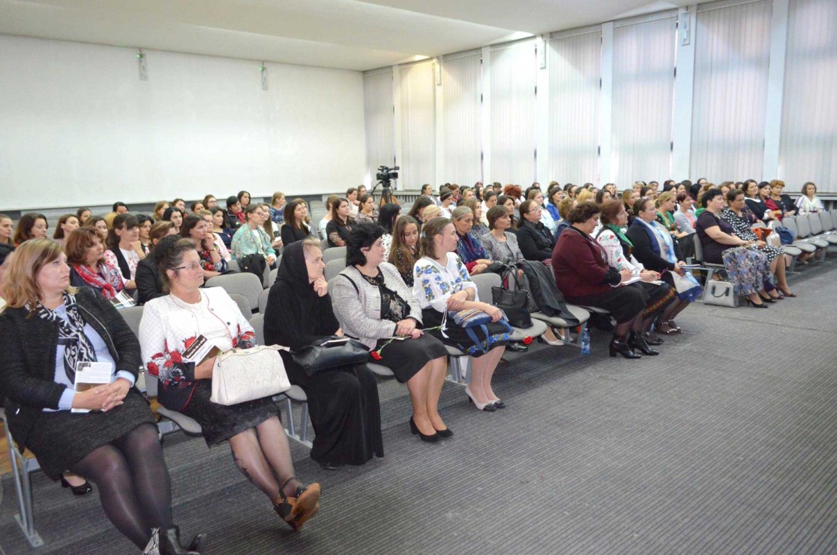 Conferinţă dedicată misiunii preotesei, la Huşi 127343