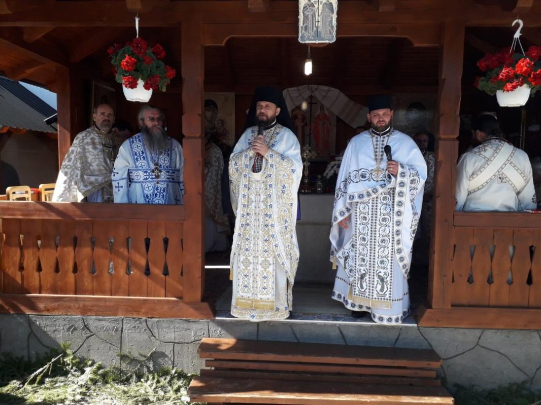 Moaştele Sfinţilor Împăraţi Constantin şi Elena la hramul Parohiei Straja II 127891