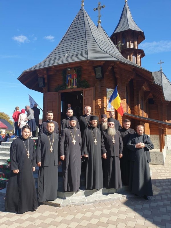 Moaştele Sfinţilor Împăraţi Constantin şi Elena la hramul Parohiei Straja II 127892