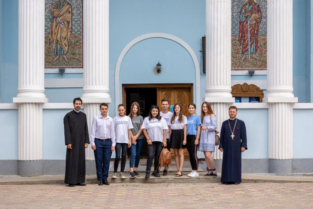 Biserica Albastră din Amara și elanul tinereții 127434