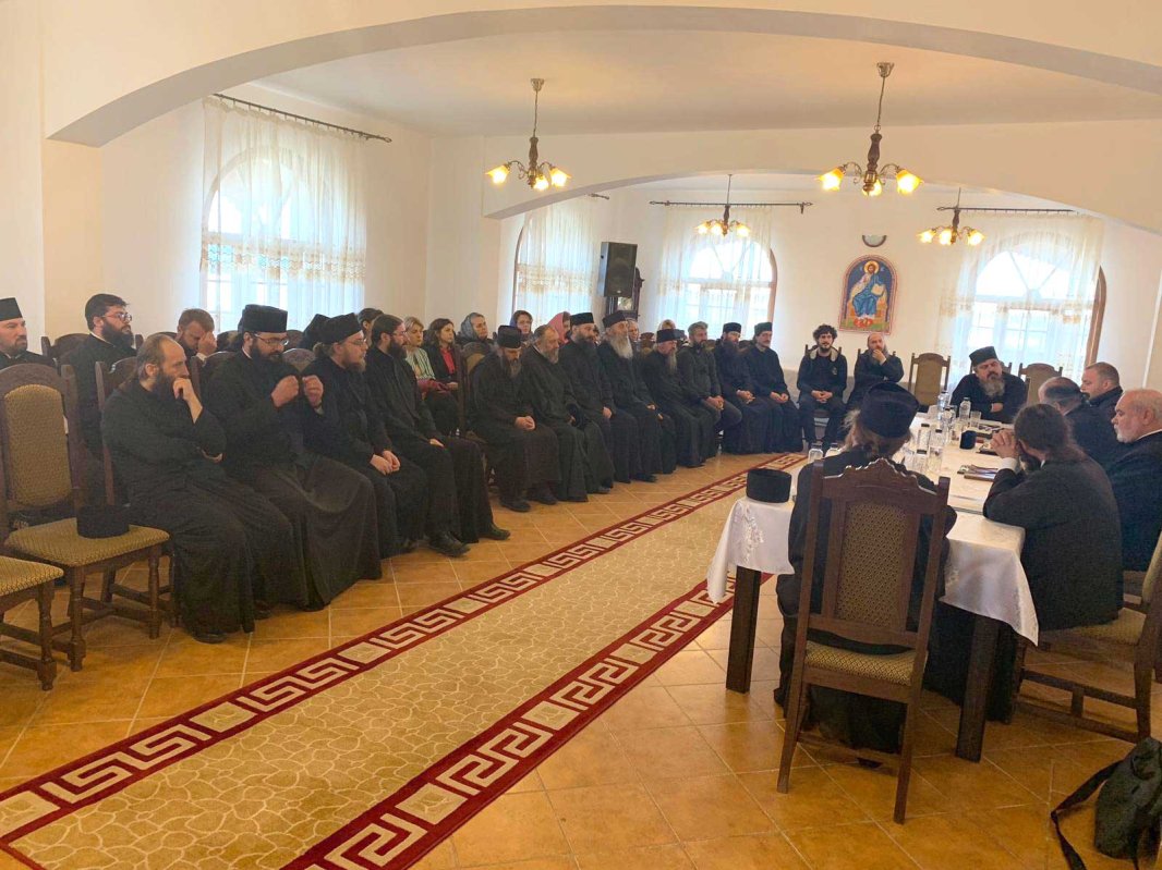 „Monahismul în cadrul Episcopiei Huşilor - trecut, prezent, viitor” 127475