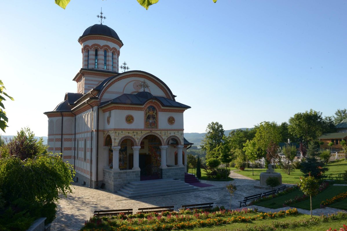 Biserica Mănăstirii „Sfântul Antim Ivireanul” din cartierul Troianu,  Râmnicu-Vâlcea 127566