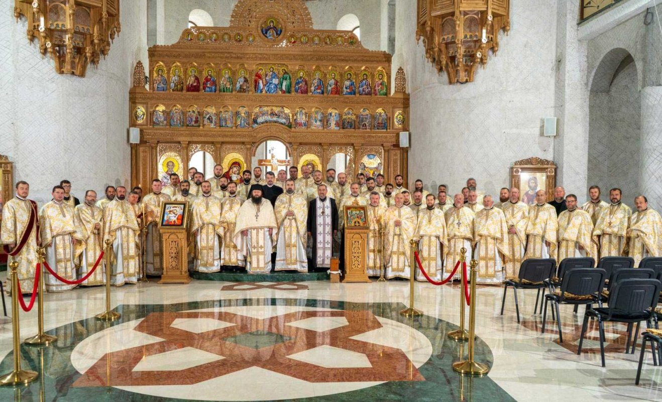 Conferinţa „Satul românesc - chivotul veşniciei“, în Protopopiatul Oneşti 127595