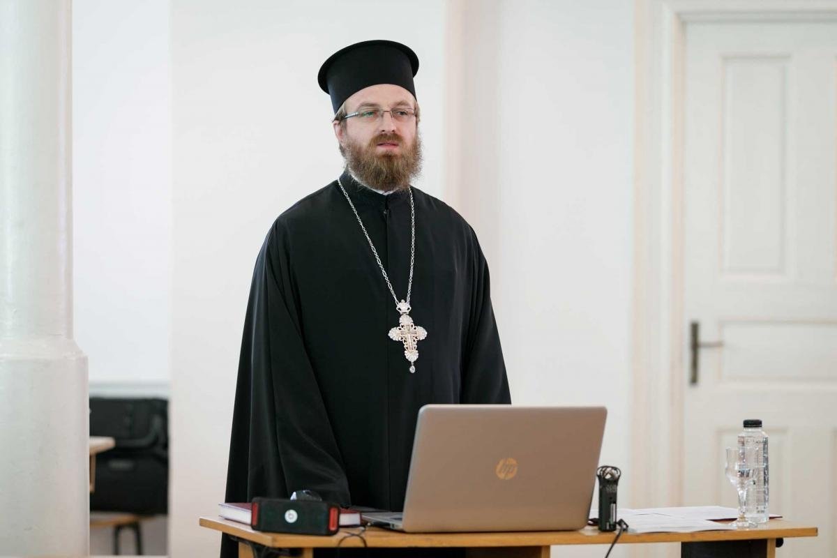 Doi ostenitori din cadrul Administrației Patriarhale, doctori în teologie 127611