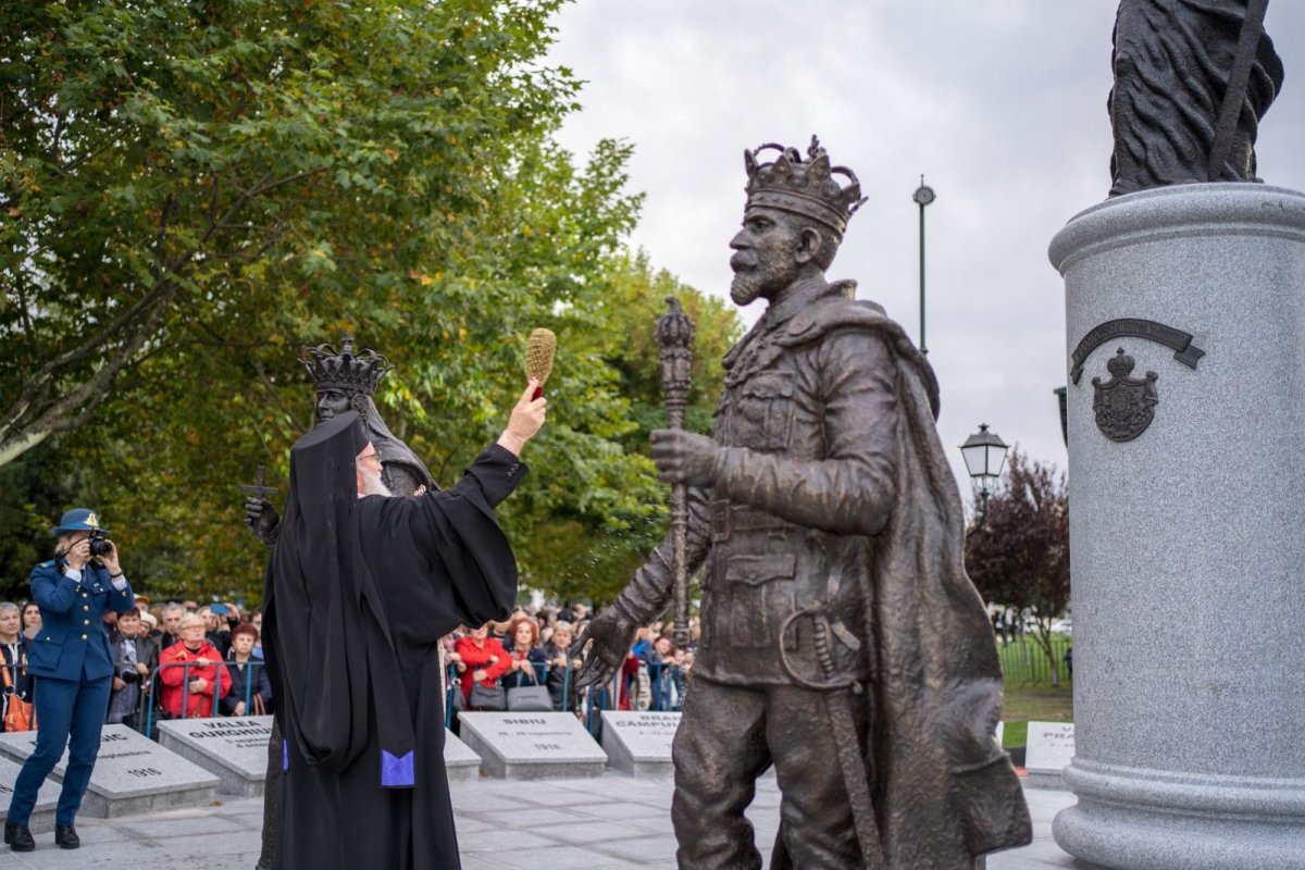 Monument de for public dedicat României Mari în Bacău 127618