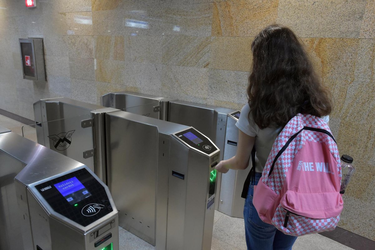 Noi casierii pentru abonamentele la metrou 127605
