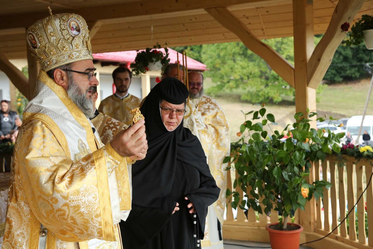 A fost sfințit Paraclisul „Sfântul Epifanie” al Mănăstirii Cârnu 127752