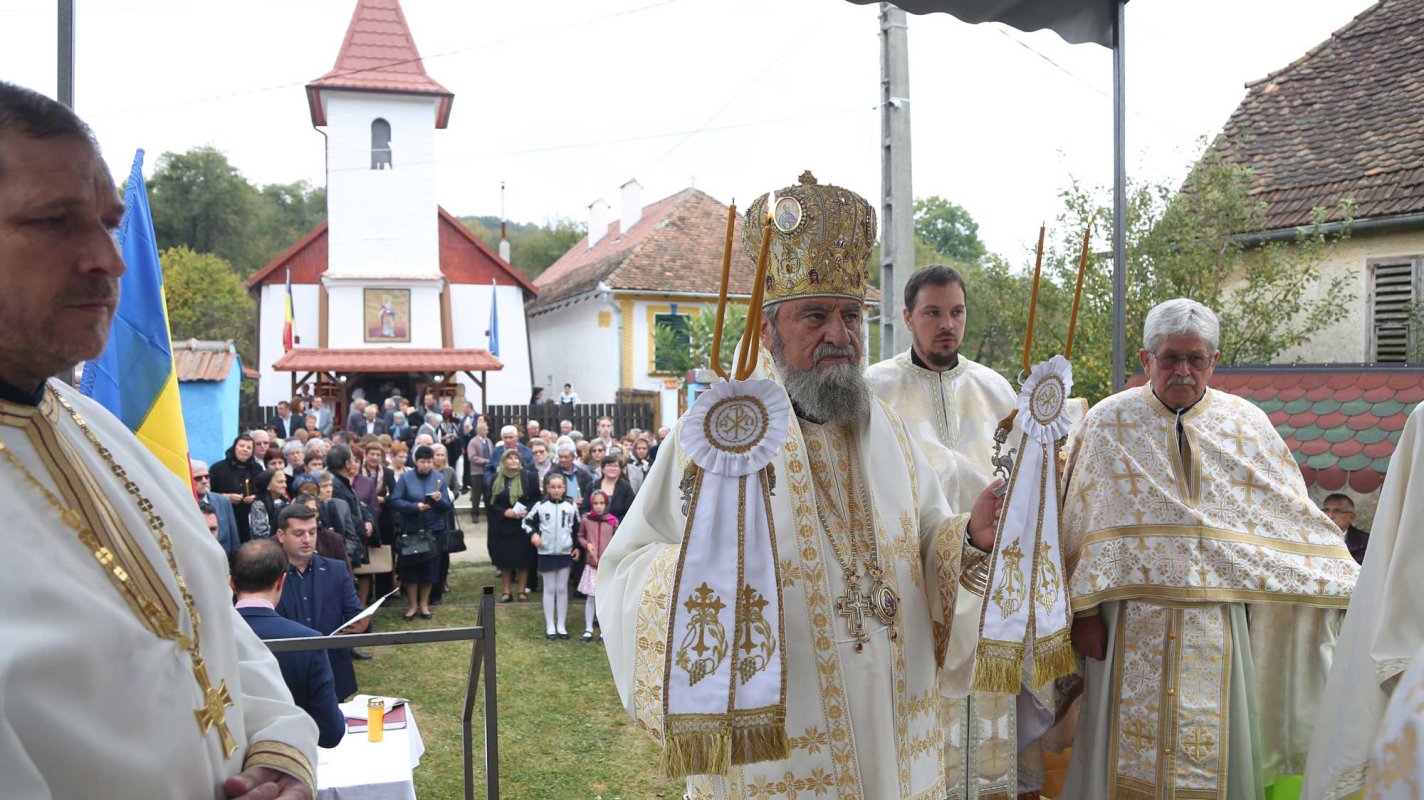 IPS Părinte Mitropolit Laurenţiu, în mijlocul credincioşilor din Poieniţa şi Bogata Olteană 127773