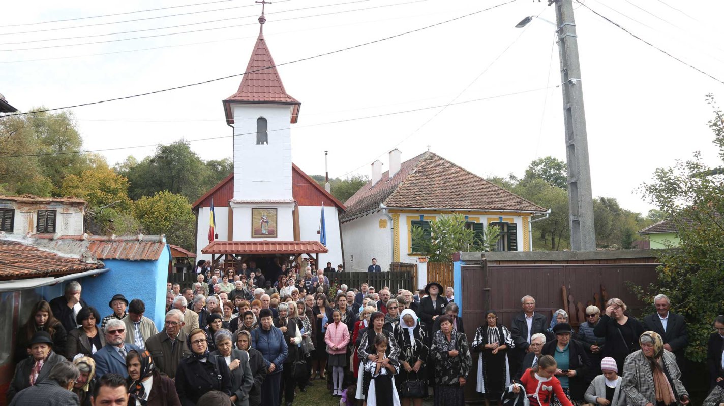 IPS Părinte Mitropolit Laurenţiu, în mijlocul credincioşilor din Poieniţa şi Bogata Olteană 127774