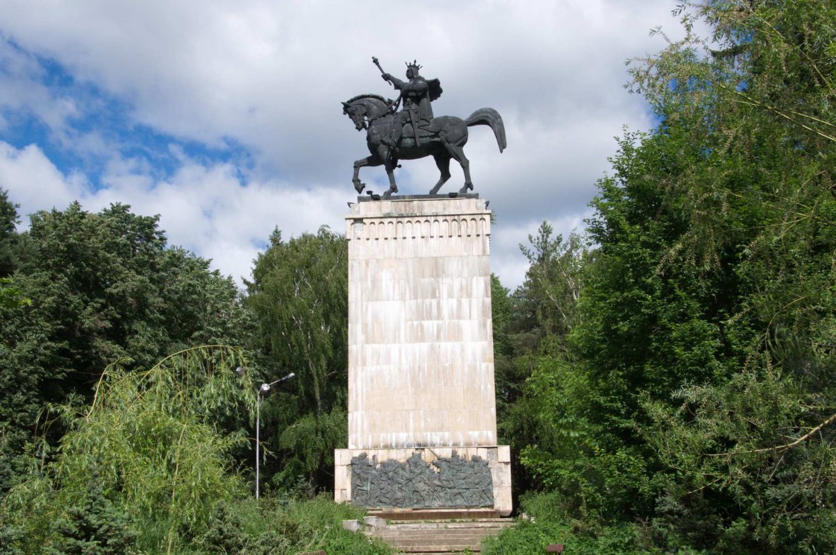 Sculptorul Iftimie Bârleanu - un continuator al tradiției prieteniilor artistice ieșene 127824