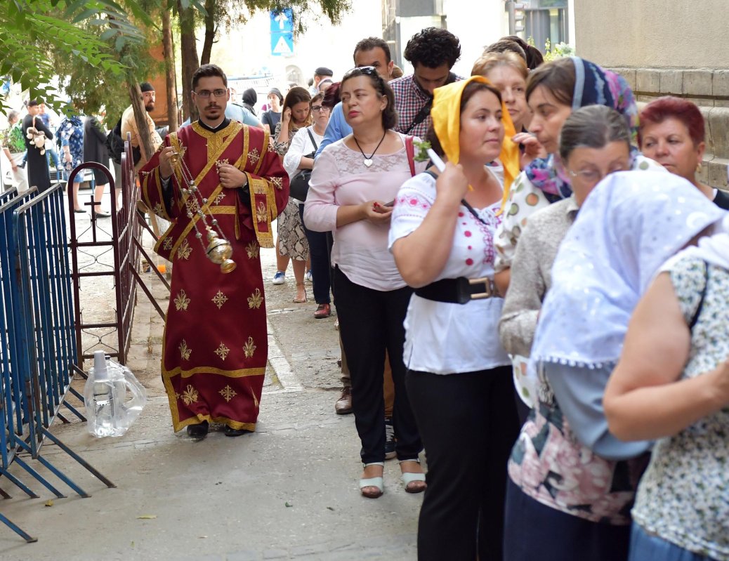 Mucenicii Ciprian şi Iustina, sărbătoriţi la Biserica Zlătari din Capitală 127983