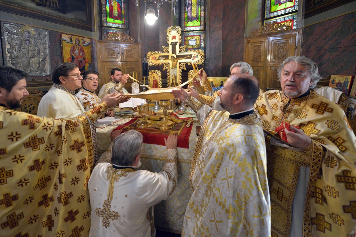 Mucenicii Ciprian şi Iustina, sărbătoriţi la Biserica Zlătari din Capitală 128006