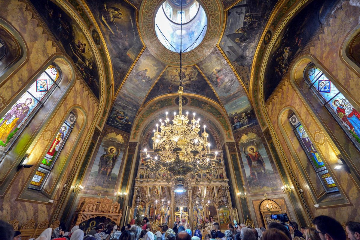 Mucenicii Ciprian şi Iustina, sărbătoriţi la Biserica Zlătari din Capitală 128009