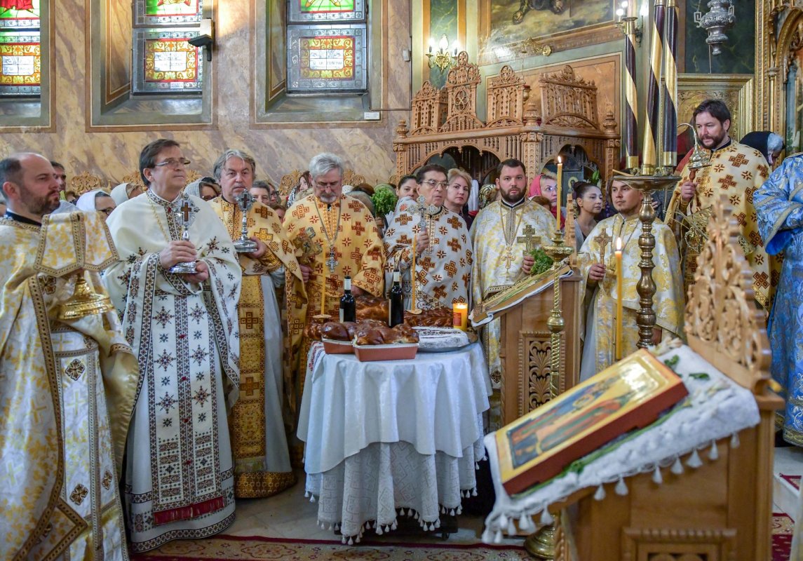 Mucenicii Ciprian şi Iustina, sărbătoriţi la Biserica Zlătari din Capitală 128016