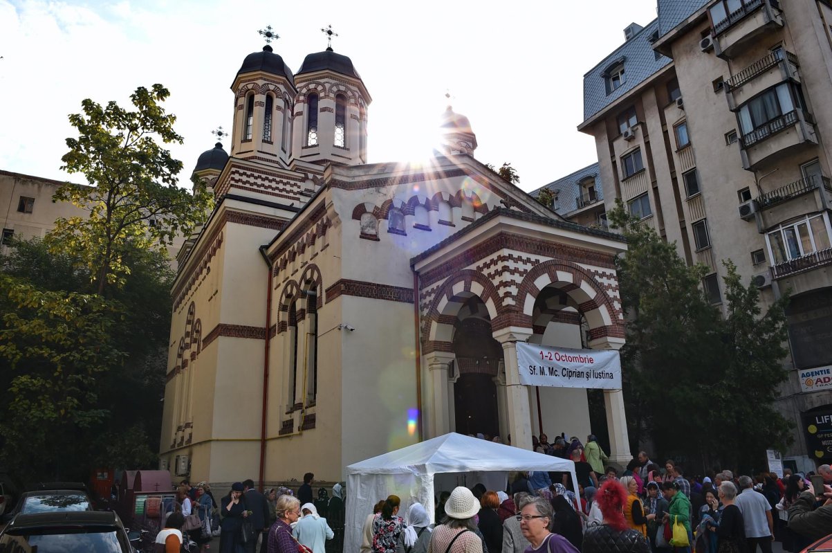 Mucenicii Ciprian şi Iustina, sărbătoriţi la Biserica Zlătari din Capitală 128031