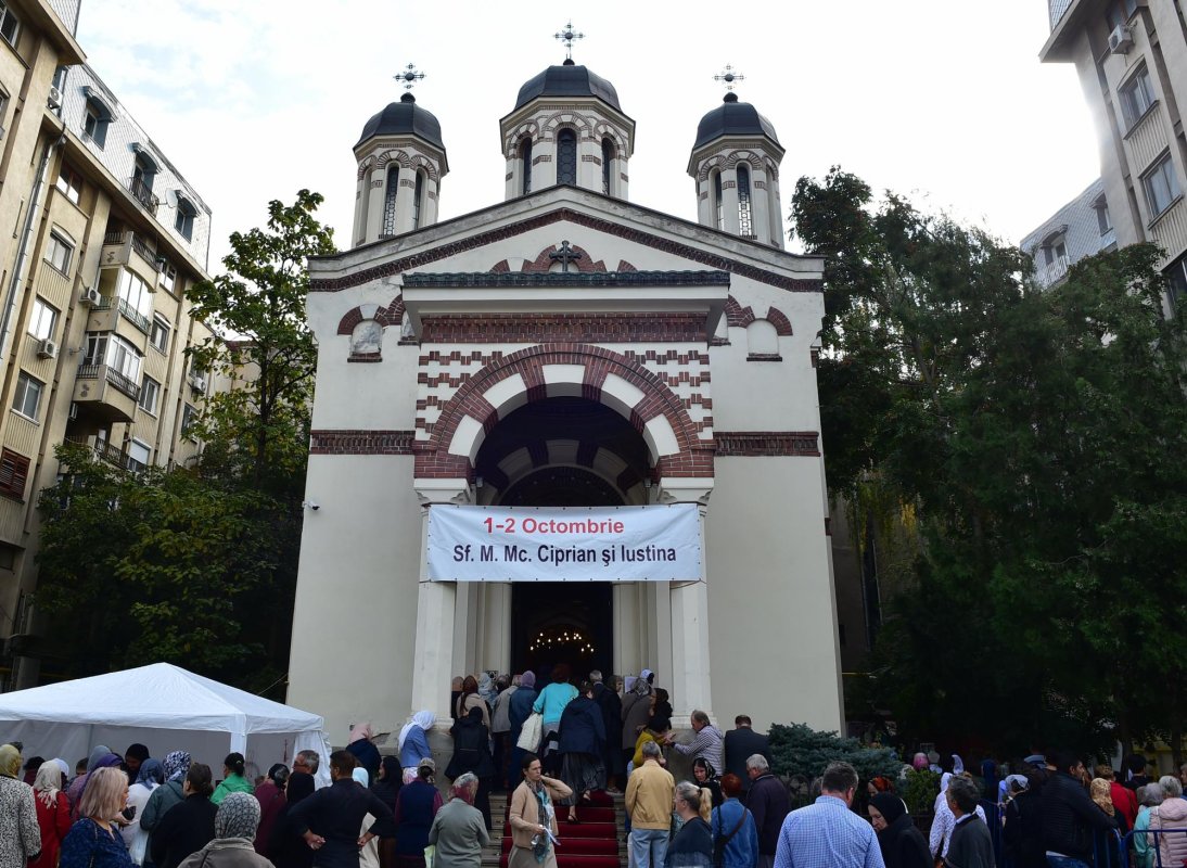 Mucenicii Ciprian şi Iustina, sărbătoriţi la Biserica Zlătari din Capitală 128032