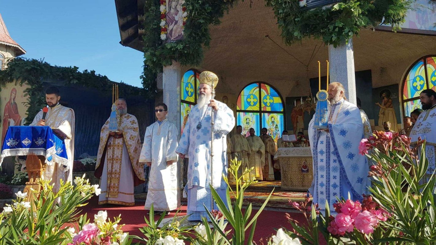 Slujire arhierească la Mălinești 128062