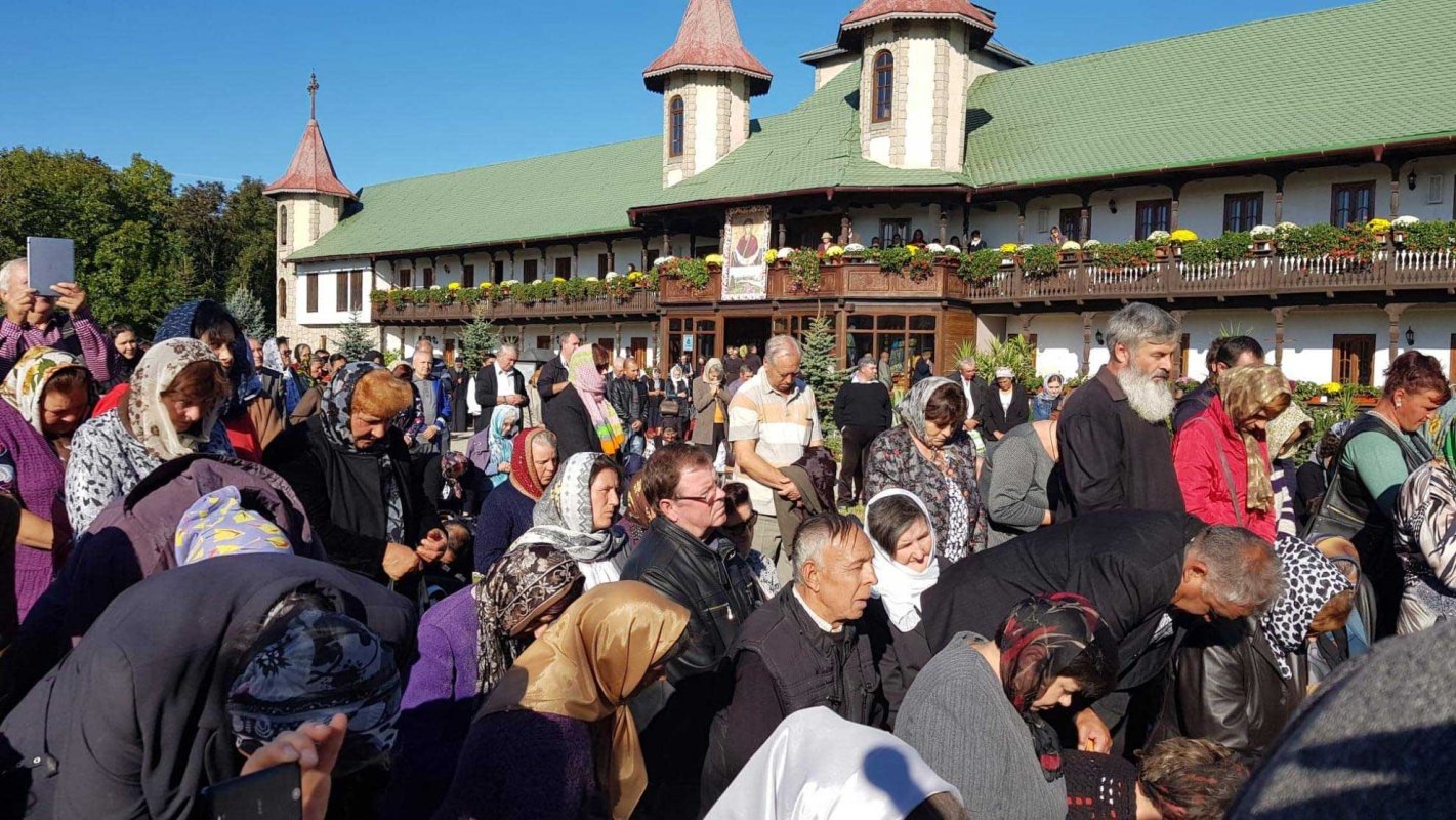 Slujire arhierească la Mălinești 128063