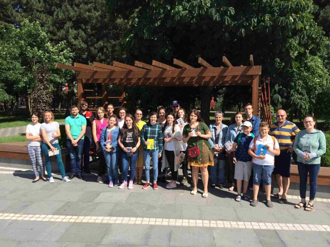 Tinerii din Rădăuți schimbă orașul prin lectură 128109