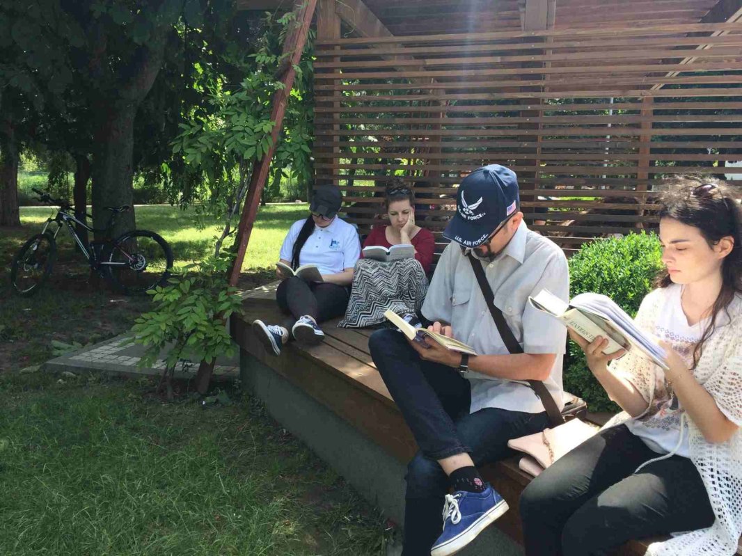 Tinerii din Rădăuți schimbă orașul prin lectură 128112