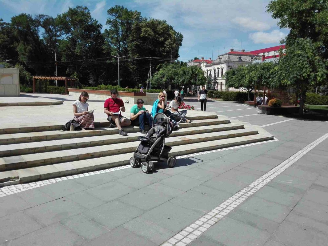 Tinerii din Rădăuți schimbă orașul prin lectură 128118
