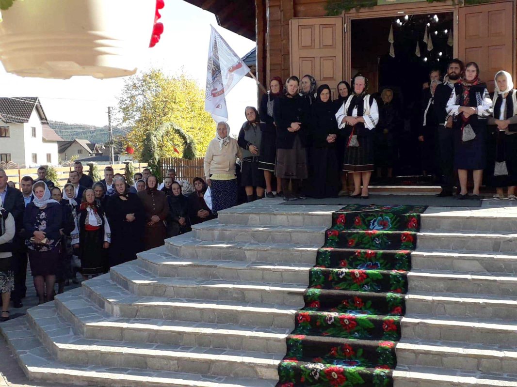 Moaştele Sfinţilor Împăraţi Constantin şi Elena, în Parohia Straja 128166