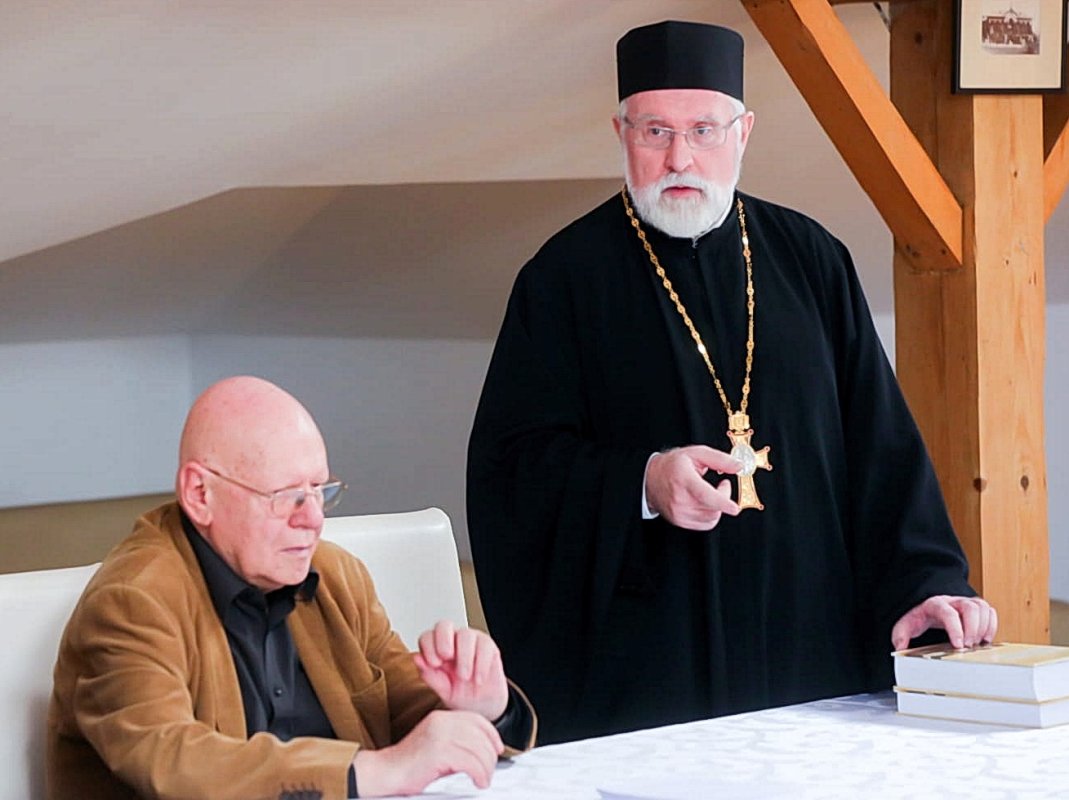 Lucrare care pune în lumină istoria și valoarea Mănăstirii Căldărușani 128135