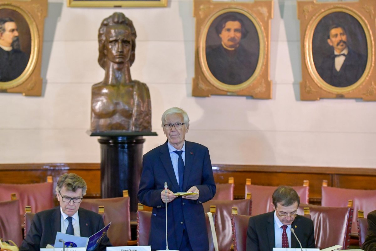 Seminar internaţional la Academia Română 128221