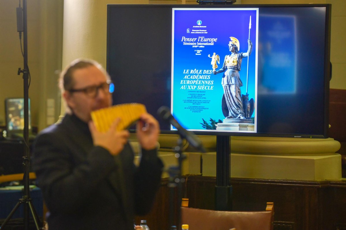 Seminar internaţional la Academia Română 128223