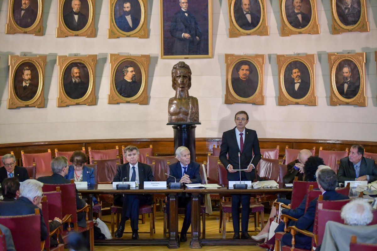 Seminar internaţional la Academia Română 128227