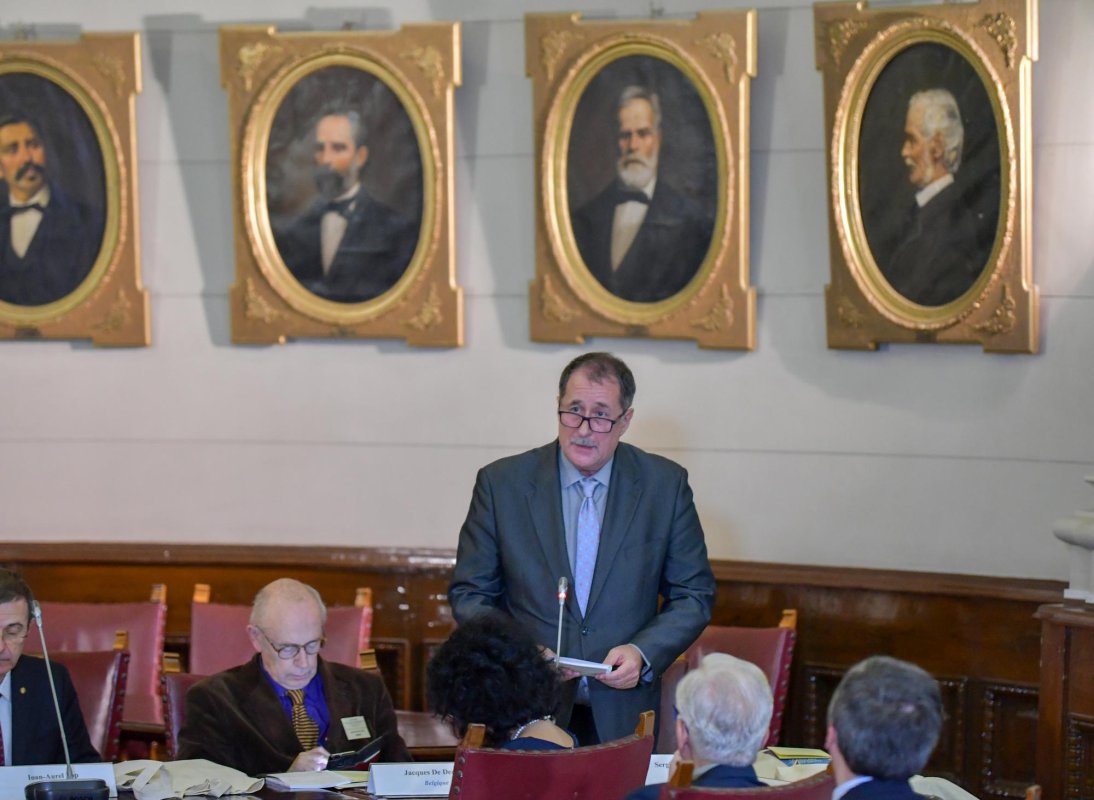 Seminar internaţional la Academia Română 128228