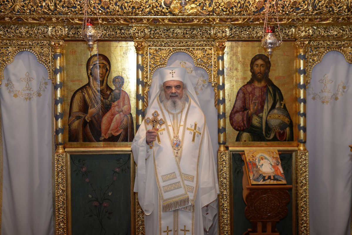 Hristos Domnul alungă suferinţa morții prin bucuria învierii 128291