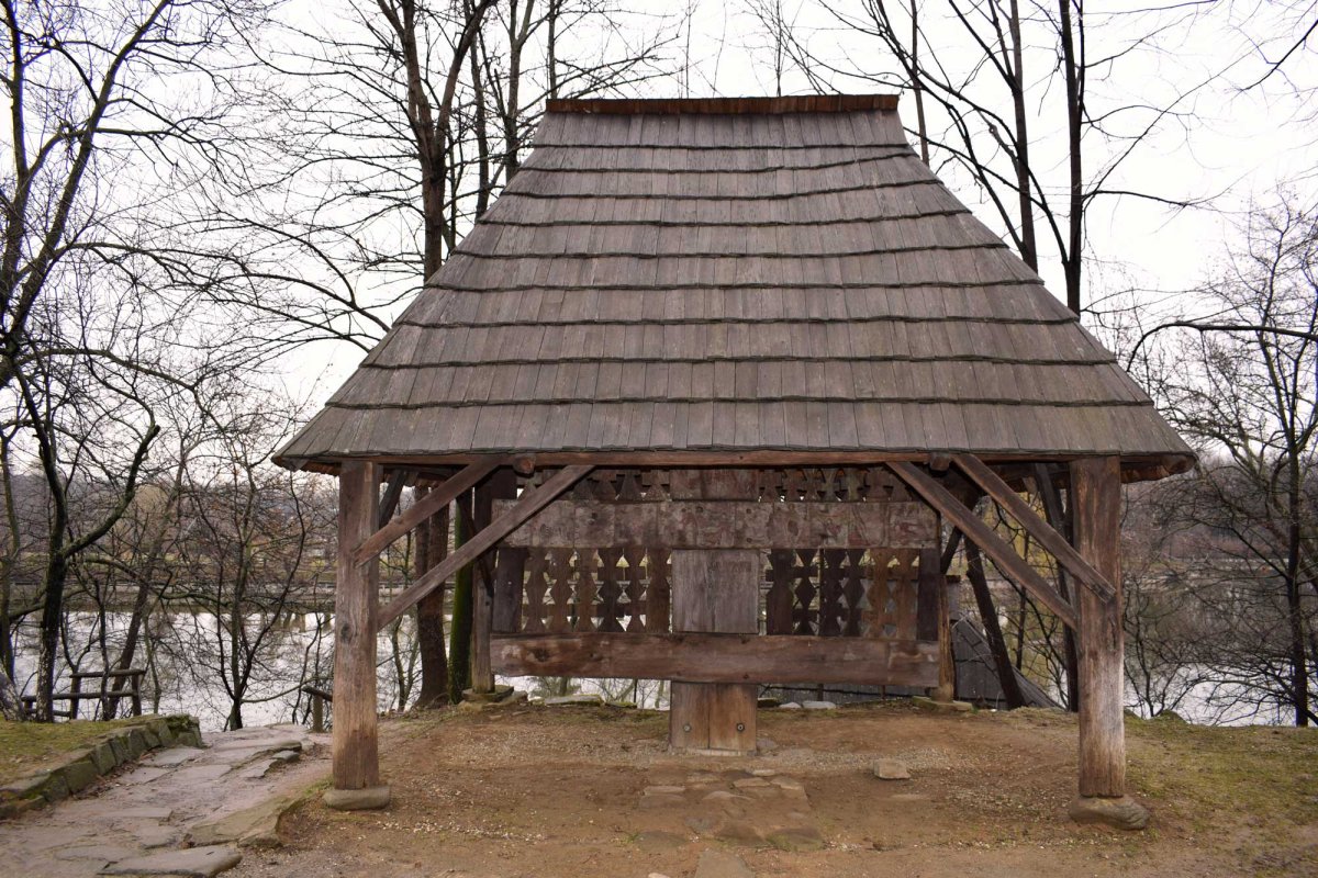 Troiţele, semn al păstrării identităţii creştine 128310